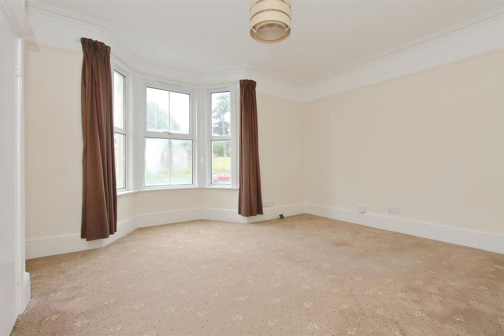 Property photo 2 of 15 77A Estcourt Road (7).Jpg