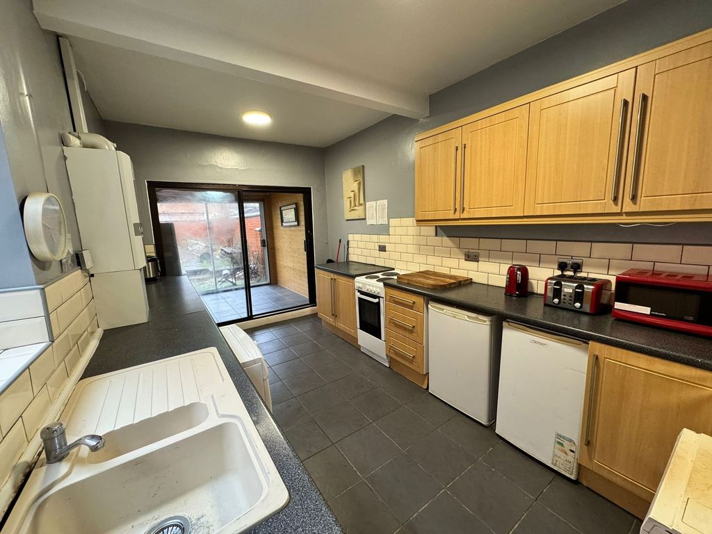 Property photo 3 of 22 Kitchen / Diner