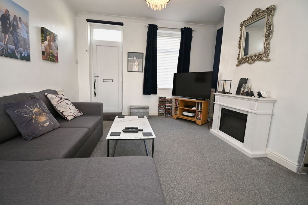 Property photo 3 of 12