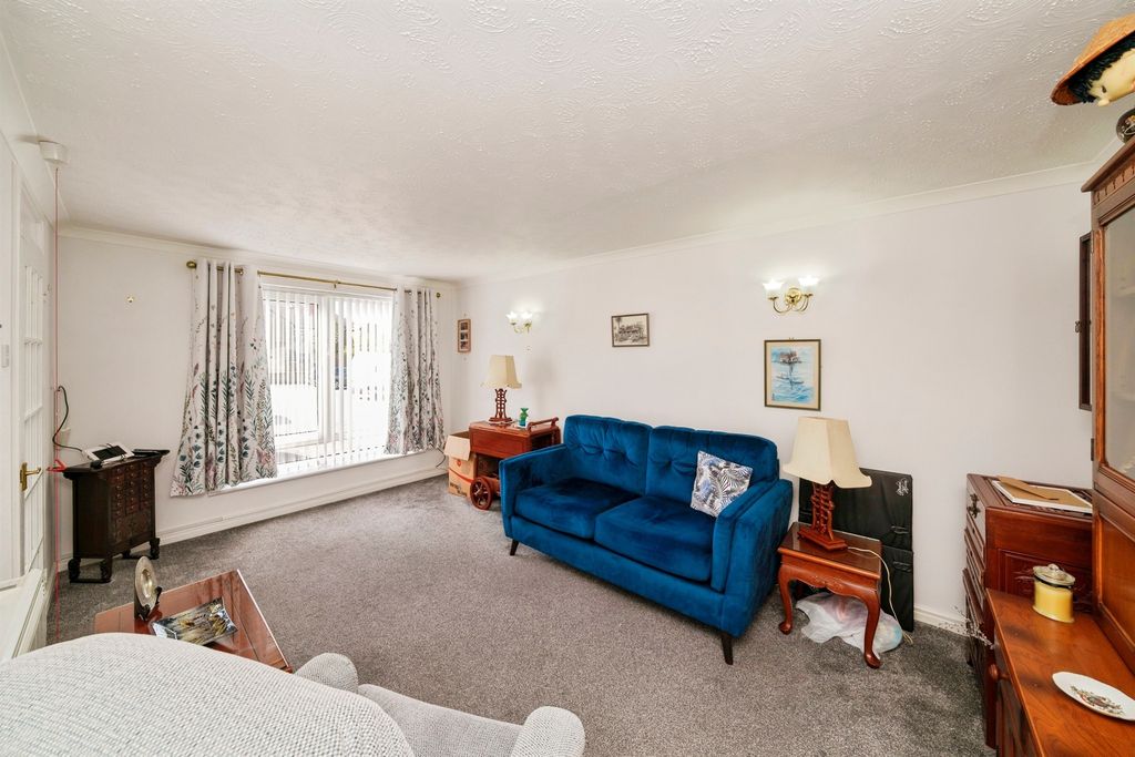 Property photo 2 of 8