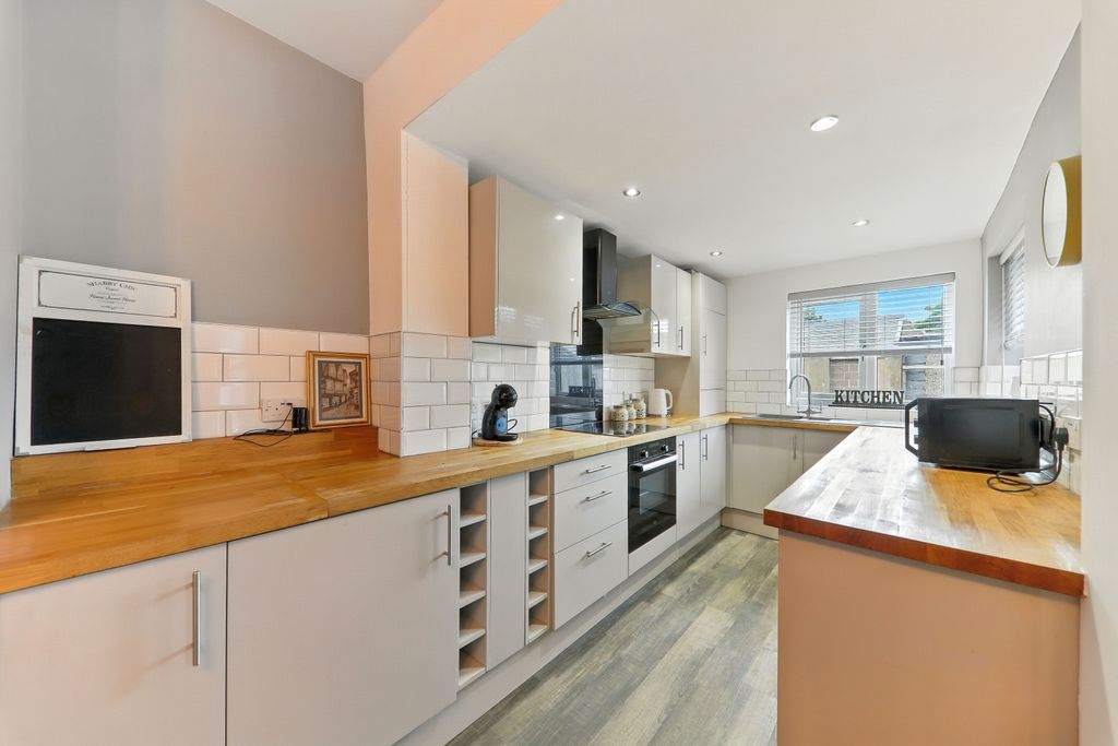 Property photo 2 of 15 Kitchen 2 - Willow Garth - Ewemove Pontefract