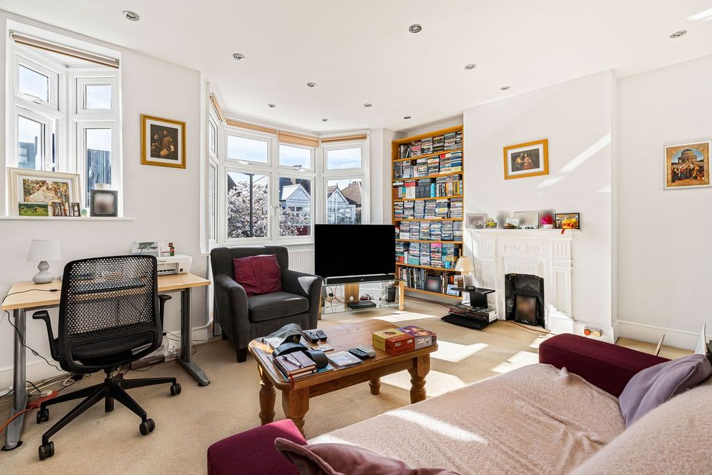 Property photo 3 of 12