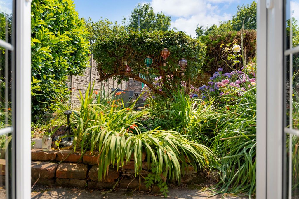 Property photo 3 of 47