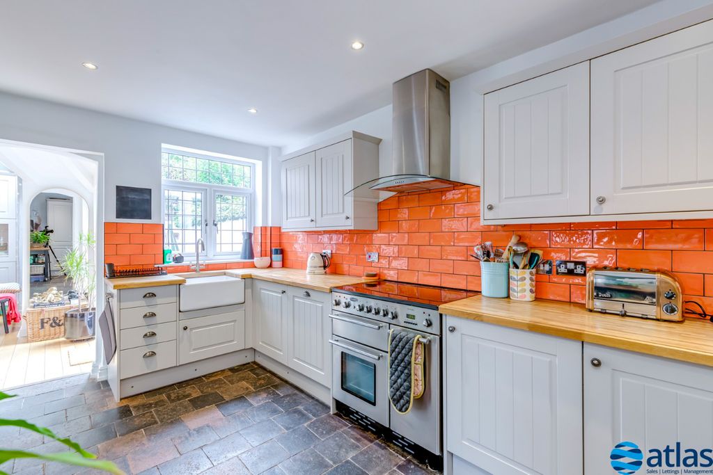 Property photo 2 of 23 Kitchen