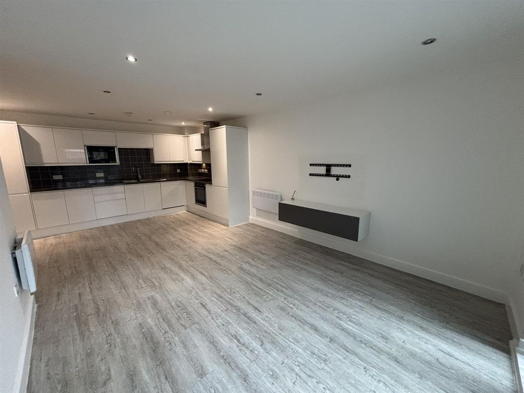 Property photo 2 of 18 Lounge