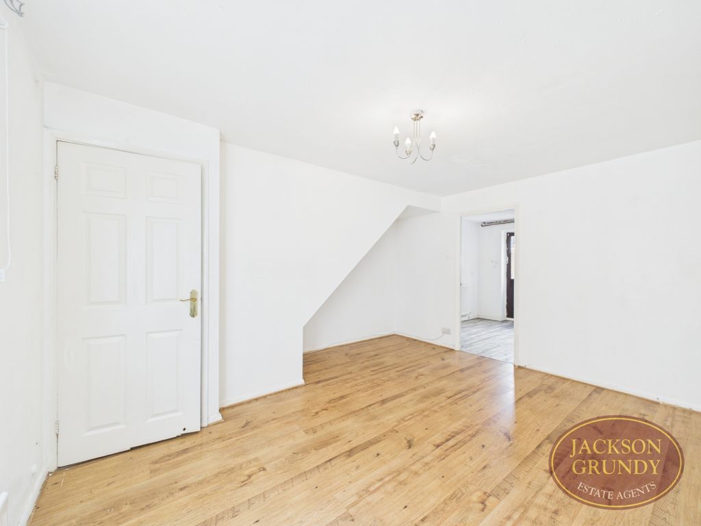 Property photo 3 of 10 Muncaster Gardens