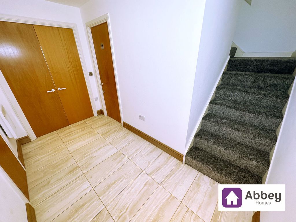 Property photo 3 of 17 Hallway