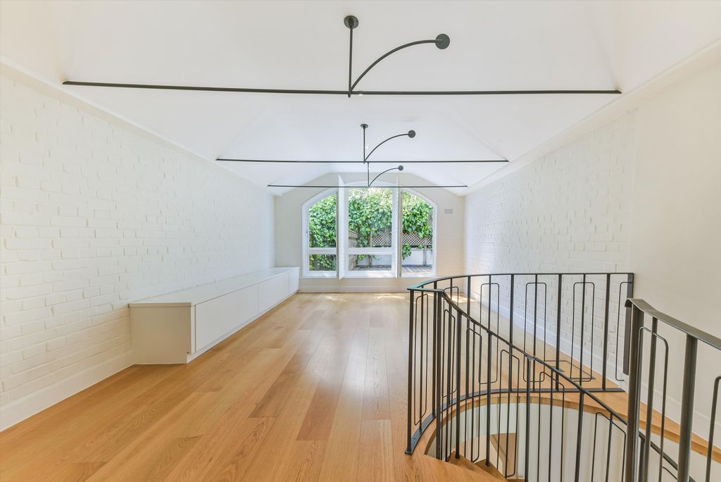 Property photo 1 of 12 Image