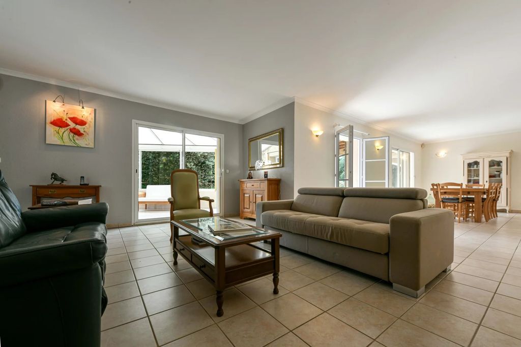 Property photo 2 of 31