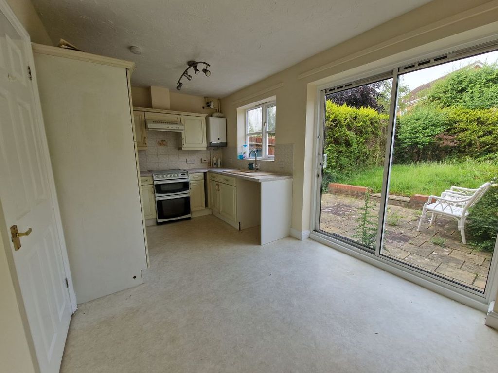 Property photo 3 of 9 Kitchen