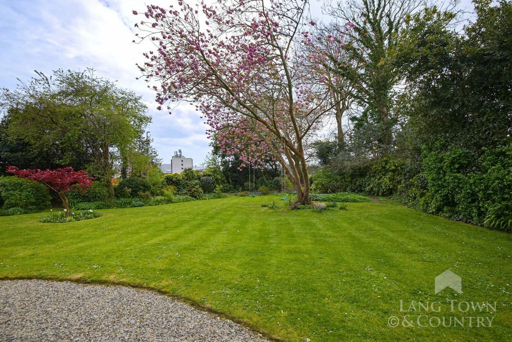 Property photo 3 of 79