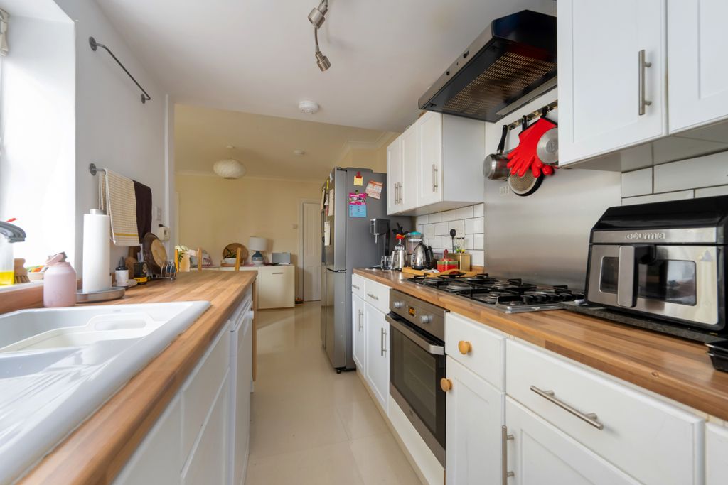 Property photo 3 of 16 Kitchen