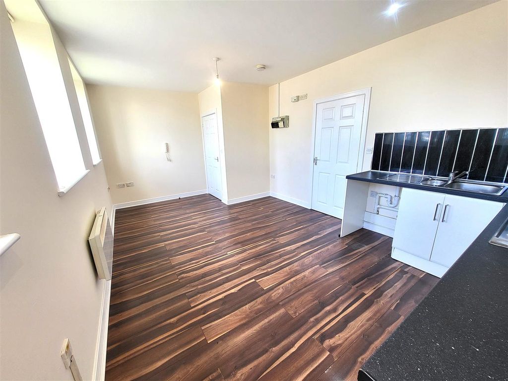 Property photo 3 of 10 Open Plan Living/ Kitchen Pic 2
