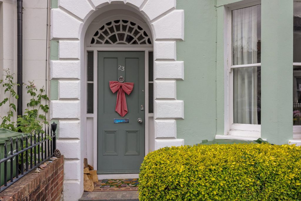 Property photo 3 of 19