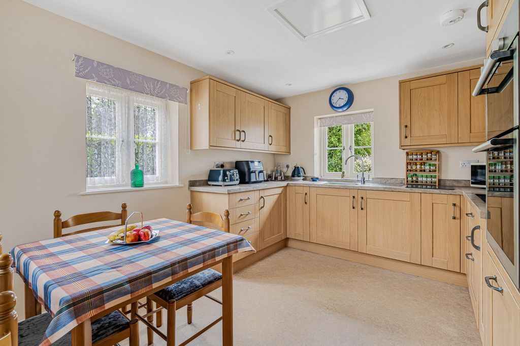 Property photo 3 of 33
