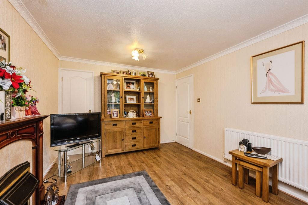 Property photo 3 of 16