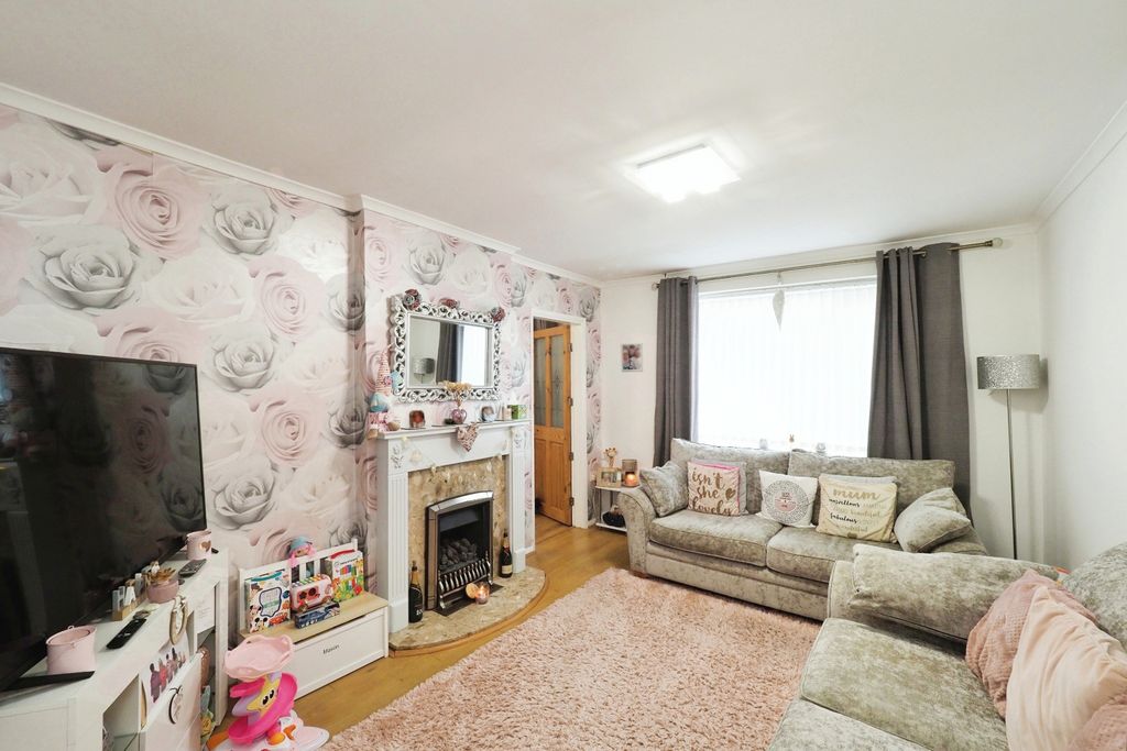Property photo 2 of 19 Modern But Cosy Lounge