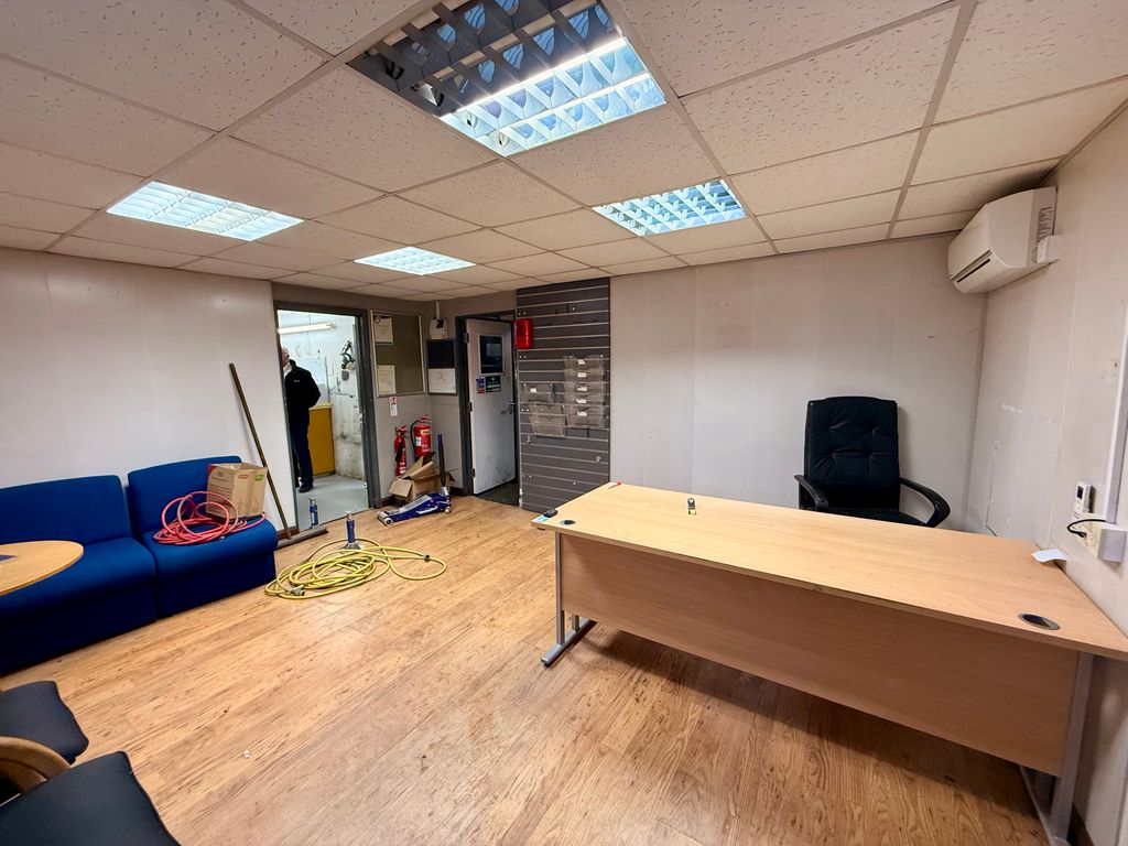 Property photo 3 of 6