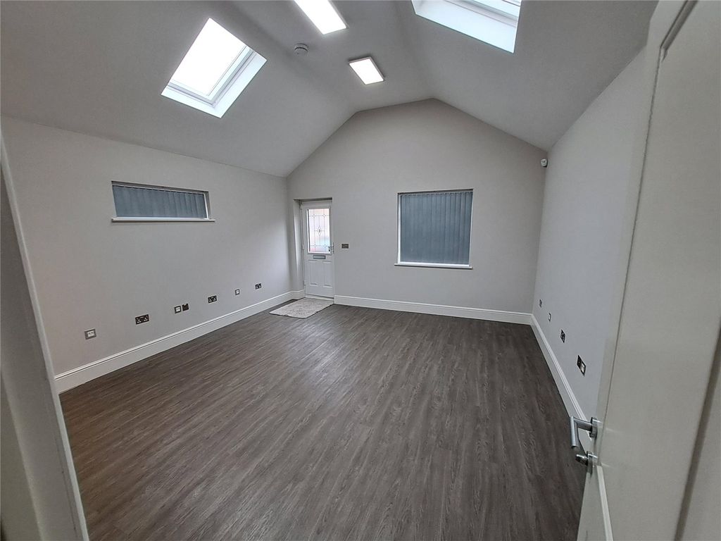 Property photo 2 of 3 Picture No. 03