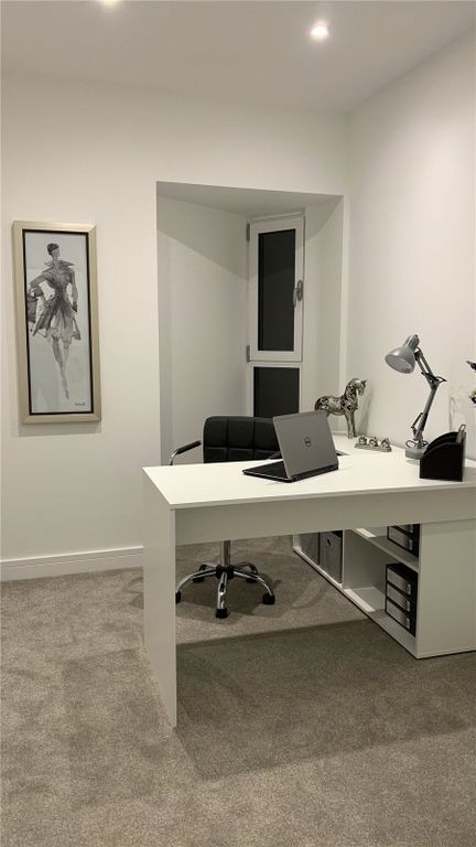 Property photo 3 of 6 Show Apartment Image
