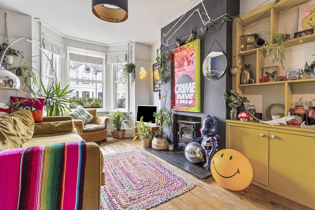 Property photo 3 of 18 47 Becket Road-001.Jpg