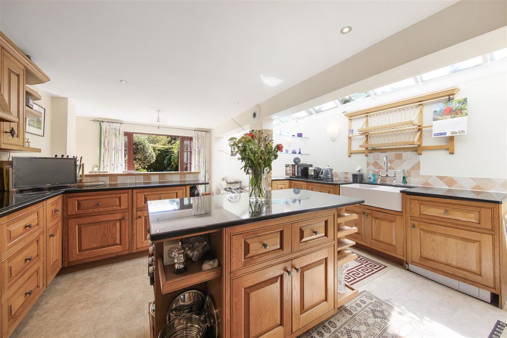 Property photo 2 of 25 Fawe Park Road