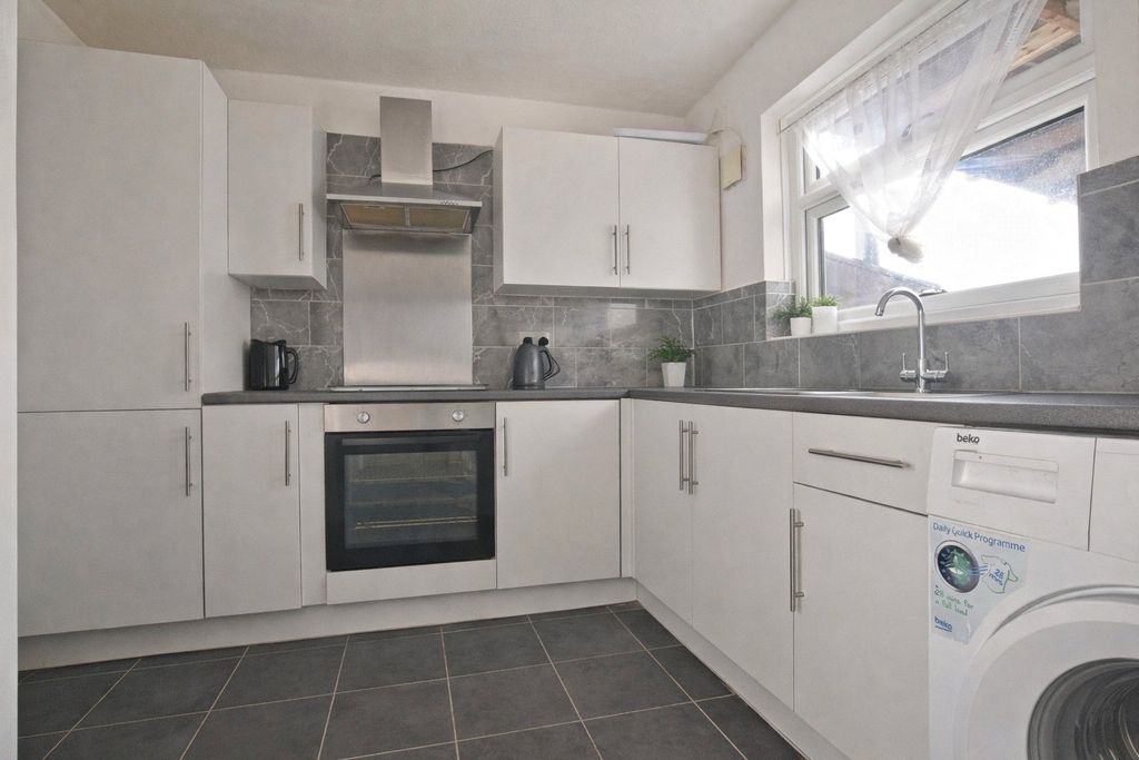 Property photo 3 of 9 Picture No. 14