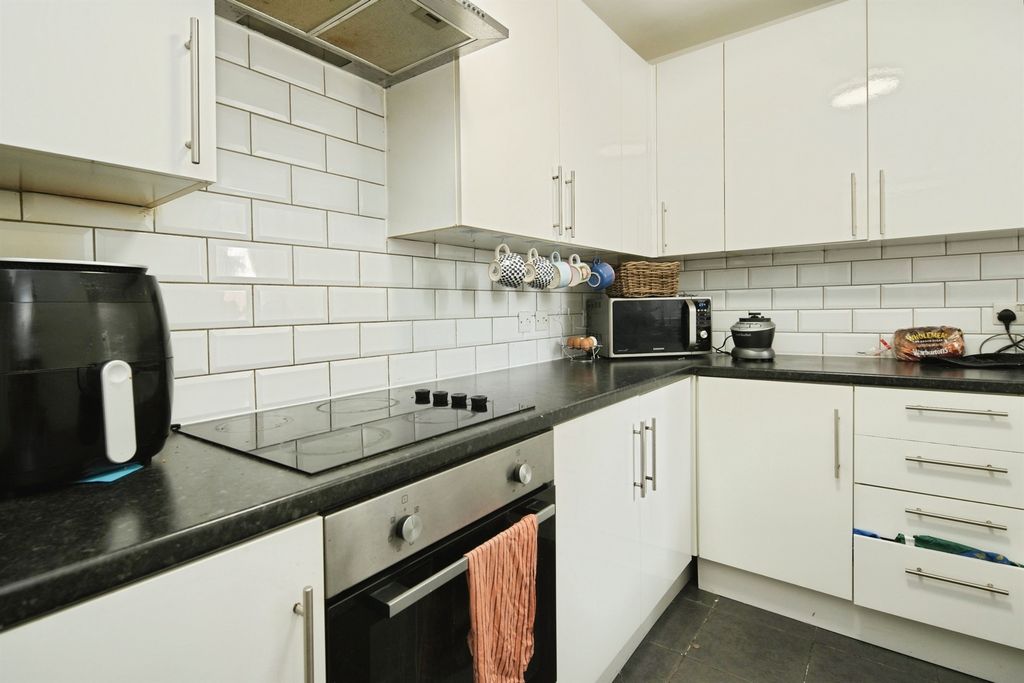 Property photo 2 of 21
