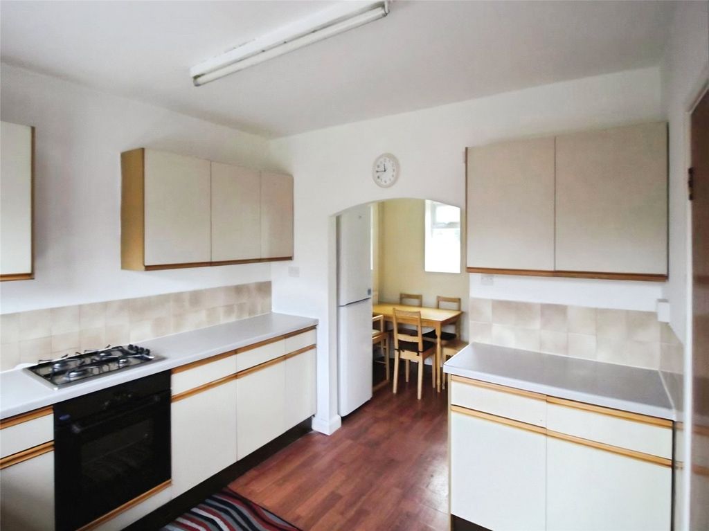 Property photo 3 of 12 Kitchen