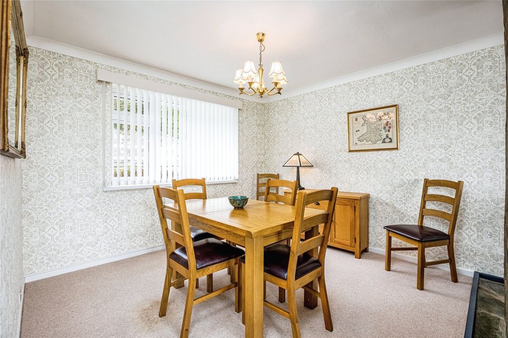 Property photo 2 of 17 Picture No. 11