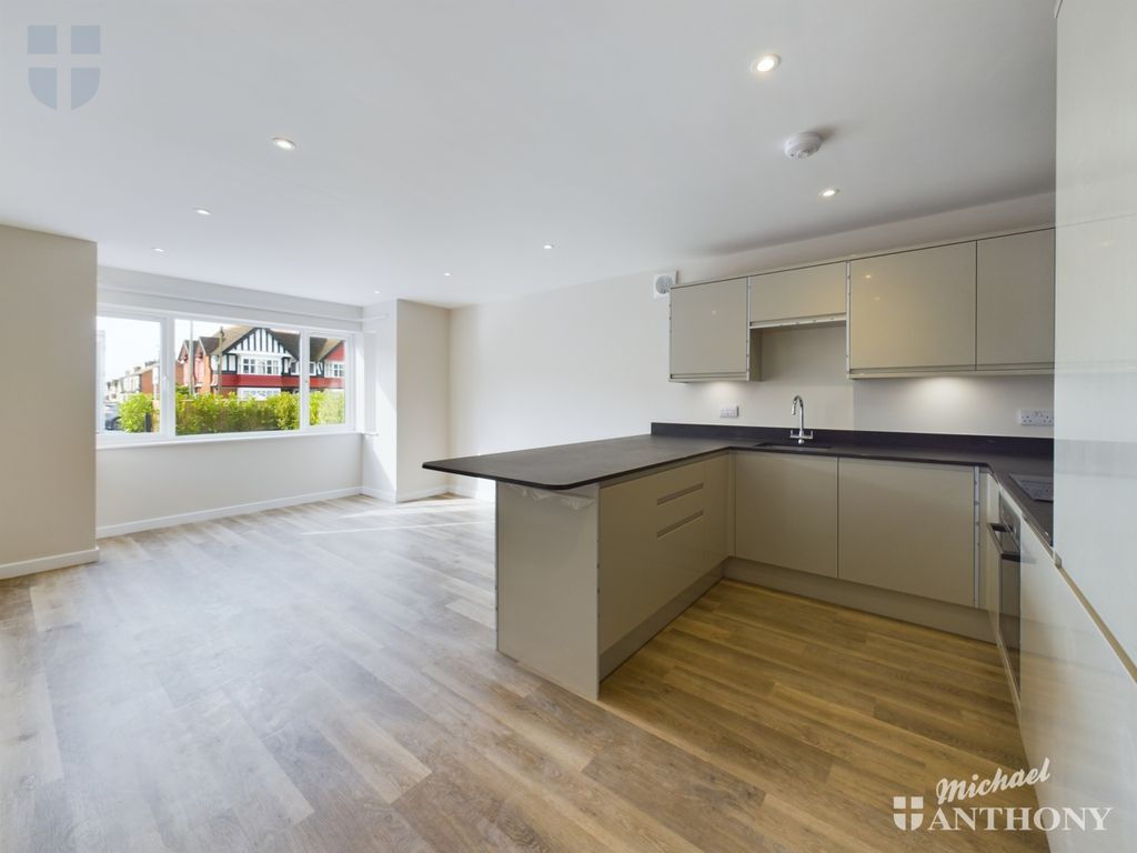 Property photo 2 of 10 Cam03852G0-Pr0203-Still008