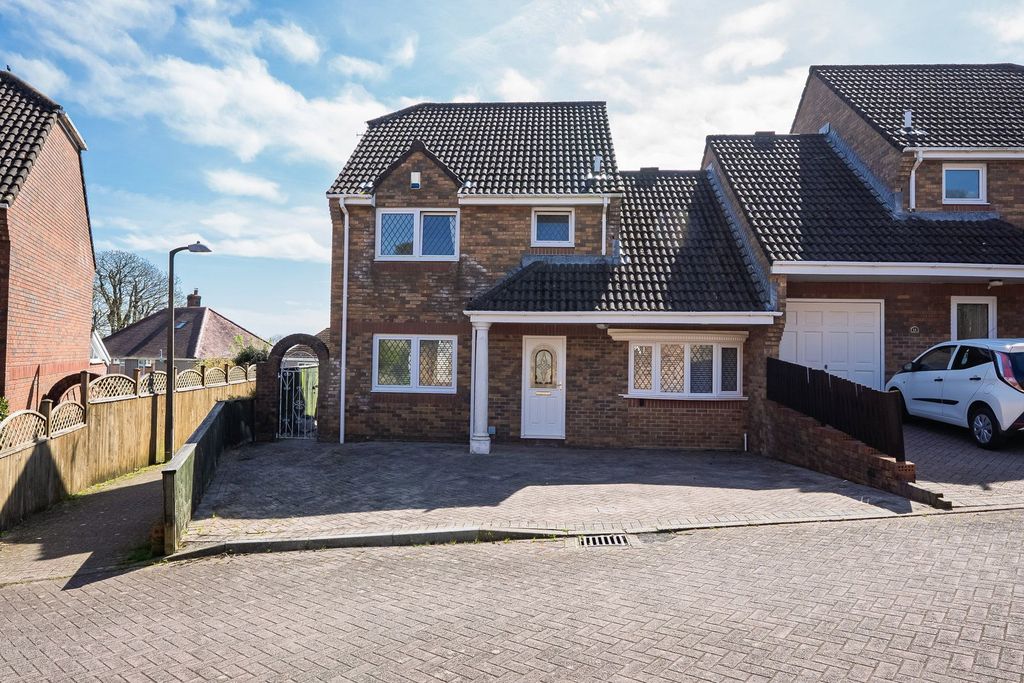 Property photo 2 of 23