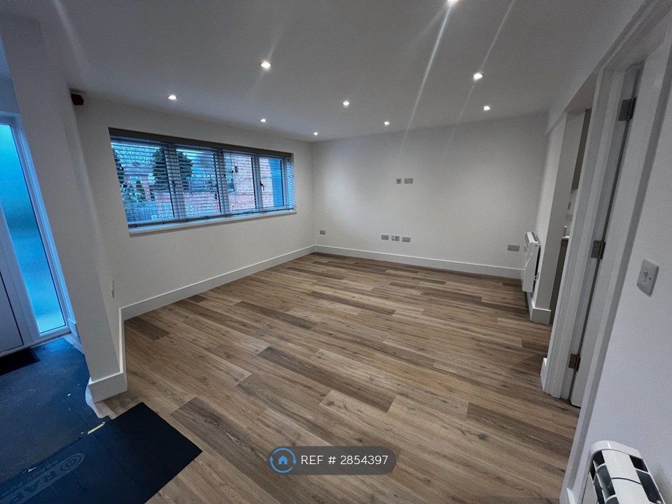 Property photo 2 of 17 Dining / Living Area