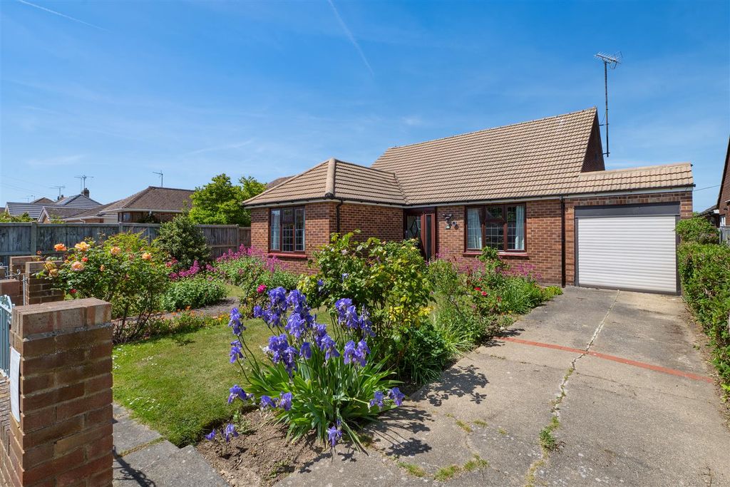 Property photo 1 of 15 Goodwin Avenue, Swalecliffe, Whitstable