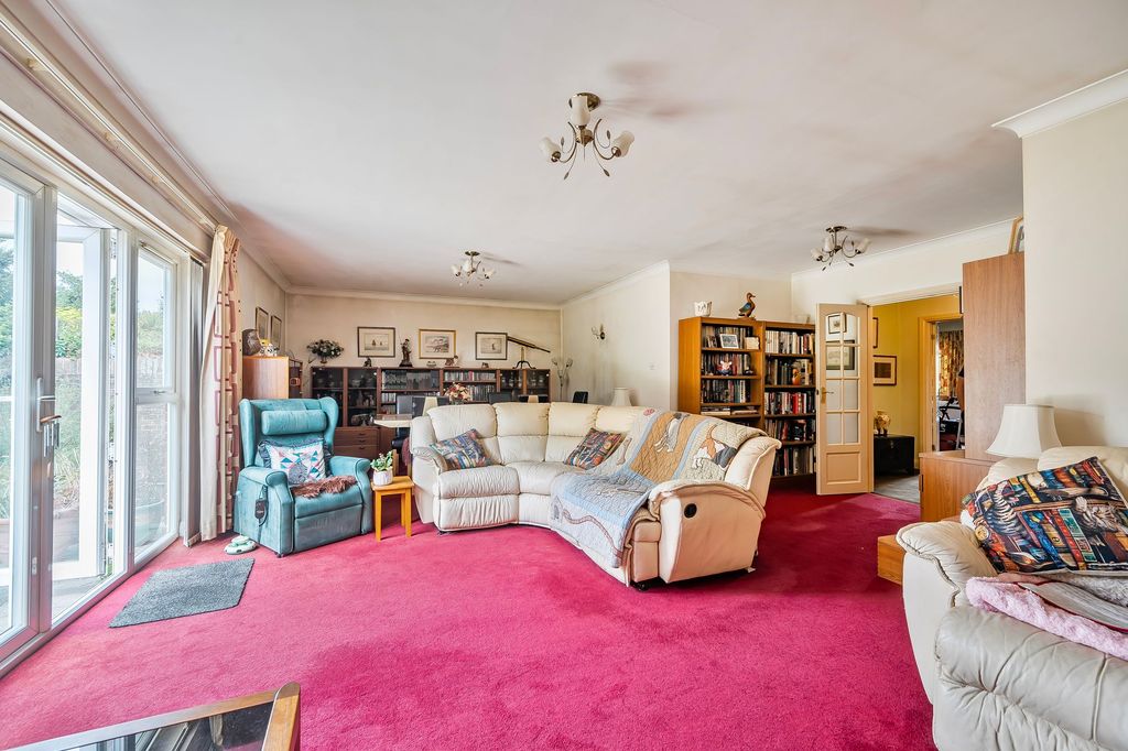 Property photo 3 of 18 Sitting Room