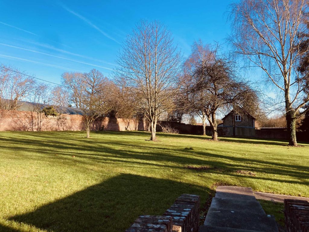 Property photo 2 of 11