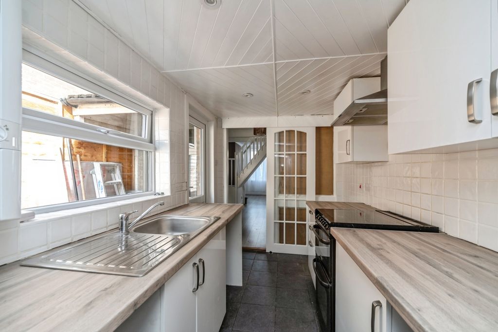 Property photo 2 of 10 Pbox-Img.Jpg