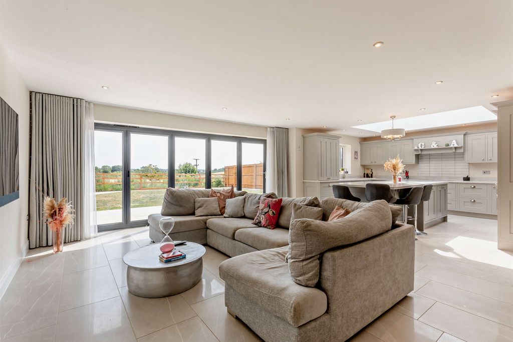 Property photo 2 of 20