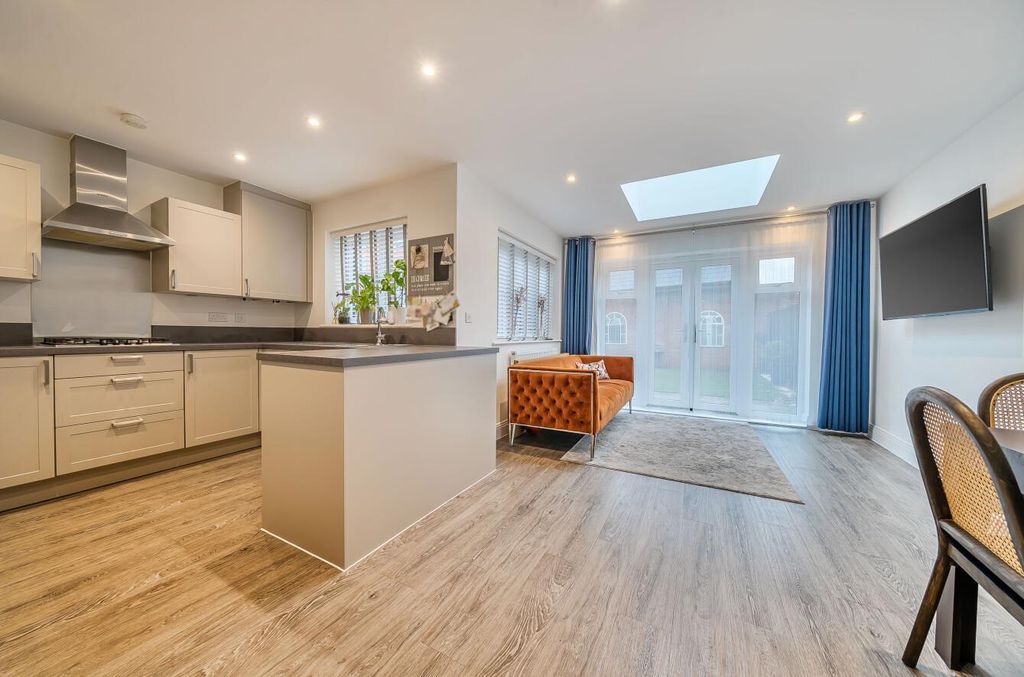 Property photo 3 of 21