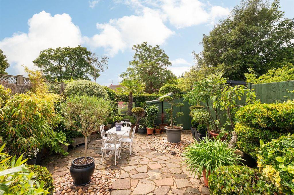 Property photo 2 of 28 Rear Garden