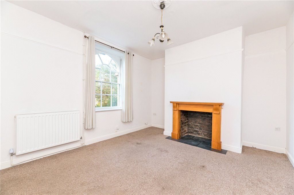 Property photo 2 of 18 Lounge