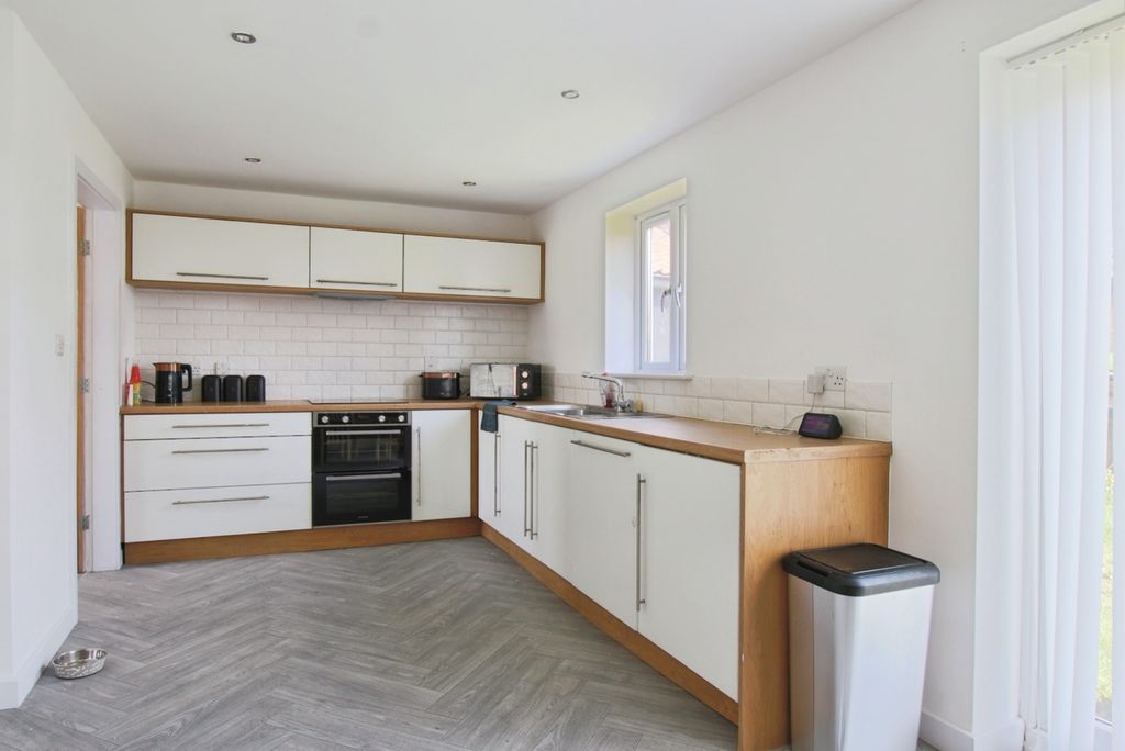 Property photo 2 of 14 3963065