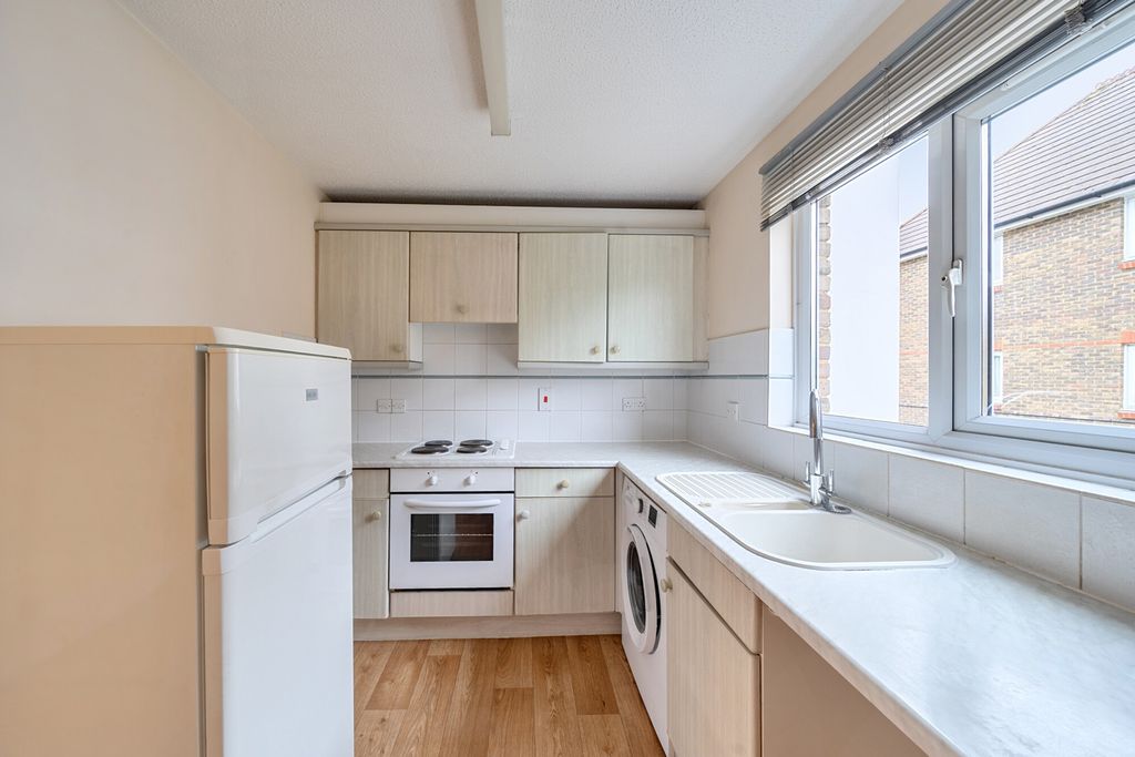 Property photo 2 of 20 1376742-9-690B4A5...