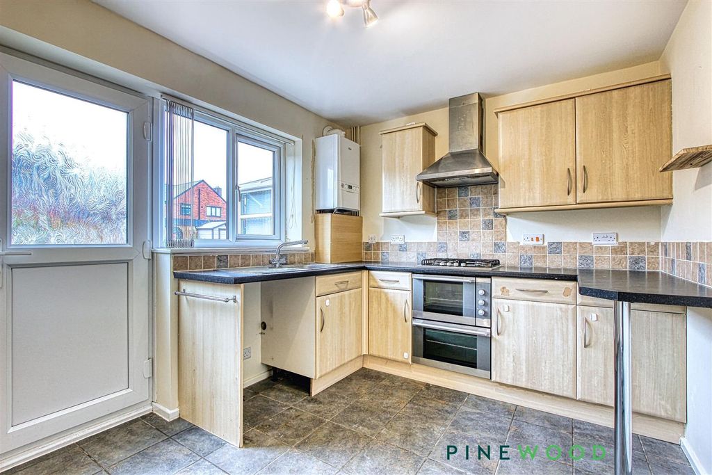 Property photo 3 of 11 Kitchen Diner