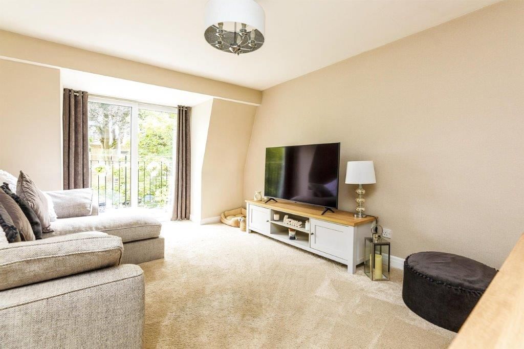 Property photo 2 of 11 Balcony