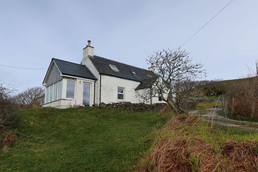 Property photo 2 of 52