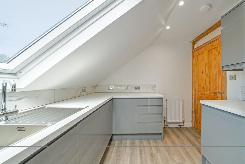 Property photo 2 of 19 1469218-10-6A22Be...