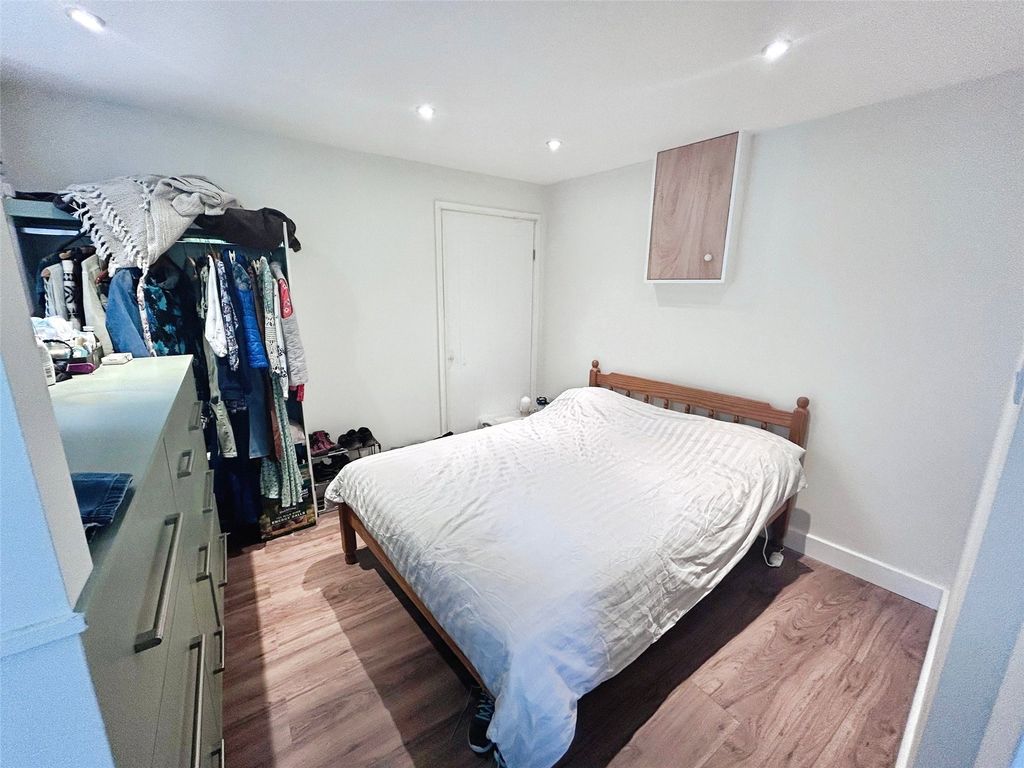 Property photo 3 of 11 Picture No. 12