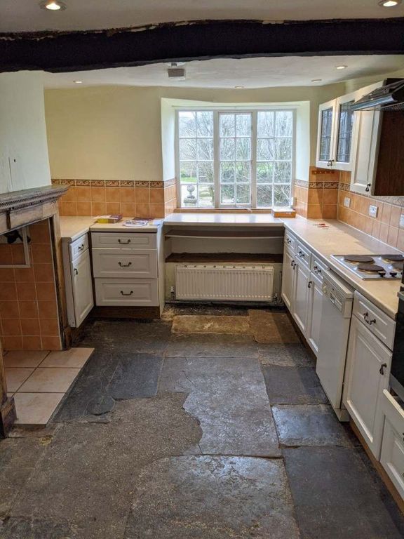 Property photo 3 of 8 Kitchen