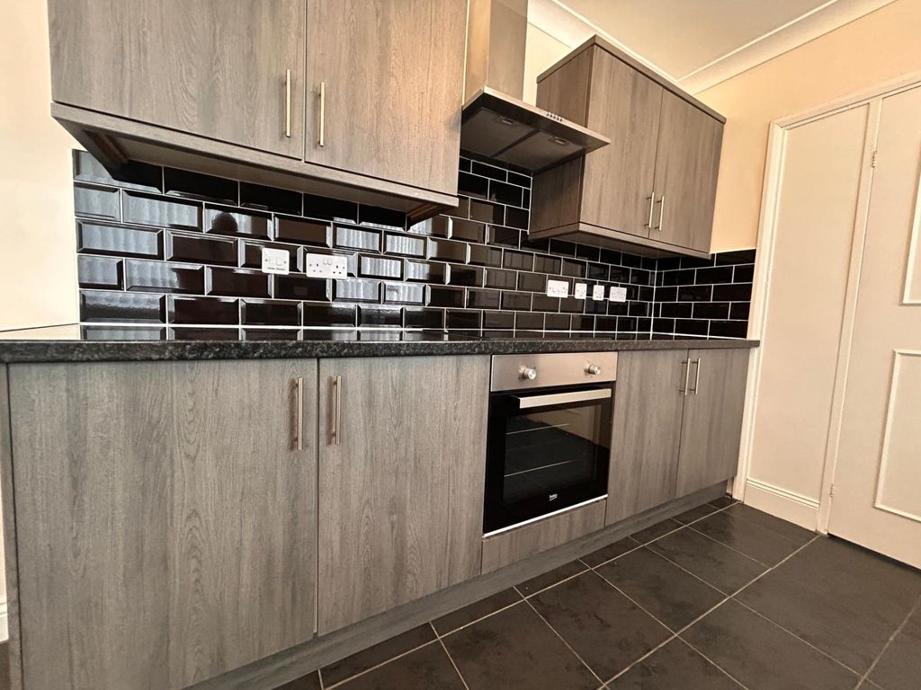 Property photo 3 of 13 4958Bcd3-96d4-42c0-B78F-d6d42A09Fef1